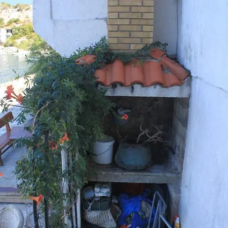 Zaklopatica 8325a Apartamento *